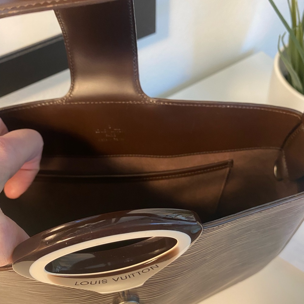 Louis Vuitton Brown Epi Leather Shoulder Bag - Picture 5 of 15